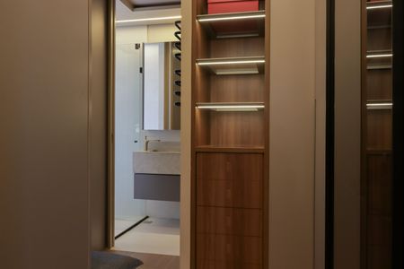 Apartamento para alugar com 134m², 2 quartos e 2 vagasCloset da suite principal