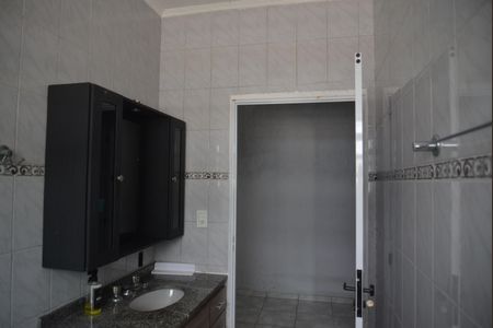 Casa à venda com 200m², 2 quartos e 4 vagasBanheiro Social