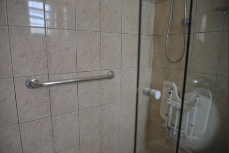 Casa à venda com 200m², 2 quartos e 4 vagasBanheiro do Quarto 2