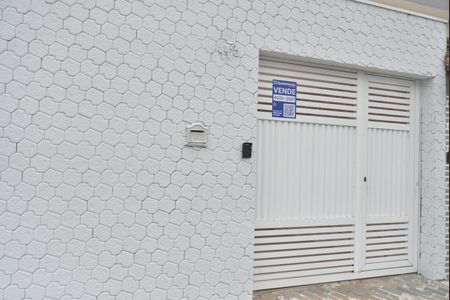 Casa à venda com 200m², 2 quartos e 4 vagasFachada