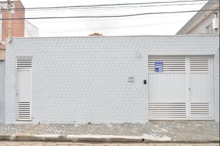 Casa à venda com 200m², 2 quartos e 4 vagasFachada