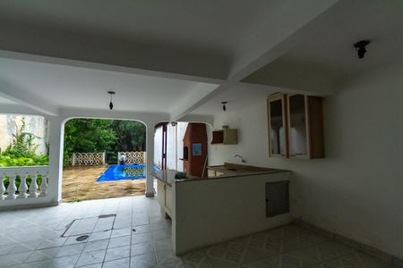Casa à venda com 222m², 3 quartos e 3 vagas Casa à venda com 222m², 3 quartos e 3 vagasVista da Área de Serviço