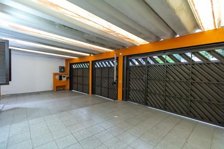Casa à venda com 222m², 3 quartos e 3 vagas Casa à venda com 222m², 3 quartos e 3 vagasGaragem