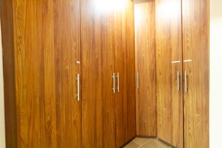Casa à venda com 222m², 3 quartos e 3 vagas Casa à venda com 222m², 3 quartos e 3 vagasCloset da suíte