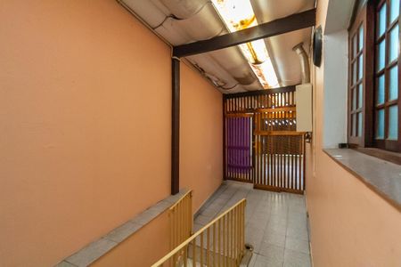 Casa à venda com 222m², 3 quartos e 3 vagas Casa à venda com 222m², 3 quartos e 3 vagasCorredor Lateral