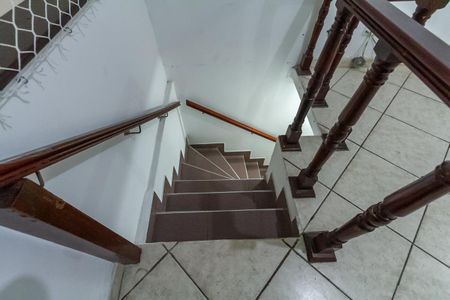 Casa à venda com 222m², 3 quartos e 3 vagas Casa à venda com 222m², 3 quartos e 3 vagasEscada