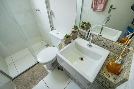 Apartamento à venda com 70m², 2 quartos e 1 vaga Apartamento à venda com 70m², 2 quartos e 1 vagaBanheiro