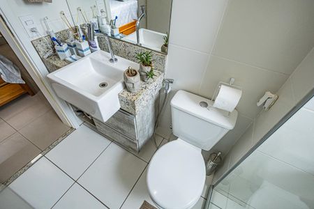 Apartamento à venda com 70m², 2 quartos e 1 vaga Apartamento à venda com 70m², 2 quartos e 1 vagaBanheiro Suíte