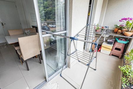 Apartamento à venda com 70m², 2 quartos e 1 vaga Apartamento à venda com 70m², 2 quartos e 1 vagaVaranda e area de serviço