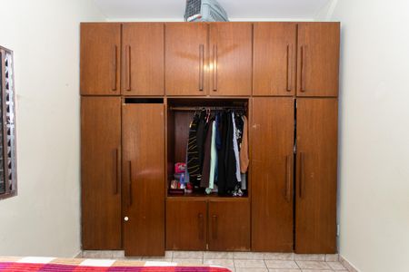 Casa à venda com 115m², 5 quartos e 2 vagas Casa à venda com 115m², 5 quartos e 2 vagasCasa 1 - Quarto 1