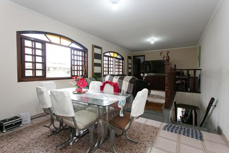 Casa à venda com 115m², 5 quartos e 2 vagas Casa à venda com 115m², 5 quartos e 2 vagasCasa 2 - Sala