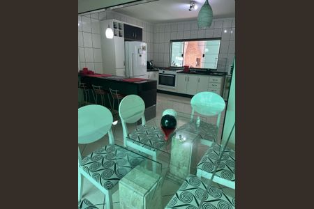 Casa à venda com 196m², 4 quartos e 2 vagasCozinha