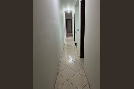 Casa à venda com 196m², 4 quartos e 2 vagasCorredor