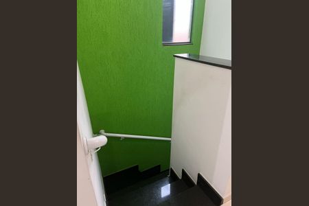 Casa à venda com 196m², 4 quartos e 2 vagasEscada