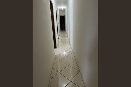 Casa à venda com 196m², 4 quartos e 2 vagasCorredor