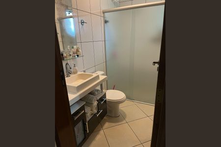 Casa à venda com 196m², 4 quartos e 2 vagasBanheiro