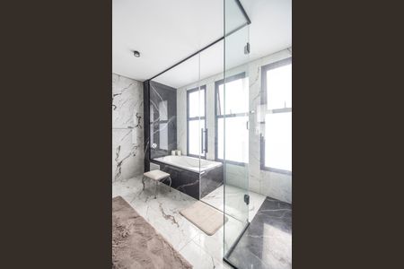 Apartamento à venda com 344m², 3 quartos e 4 vagasBanheiro da Suíte 1