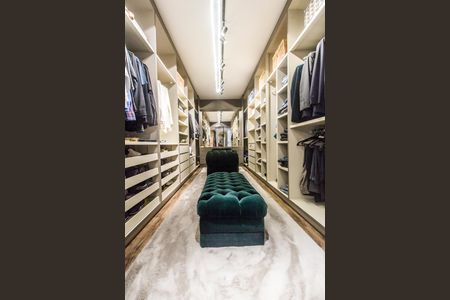 Apartamento à venda com 344m², 3 quartos e 4 vagasCloset da suíte 1