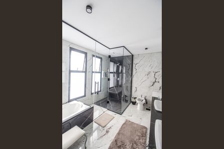 Apartamento à venda com 344m², 3 quartos e 4 vagasBanheiro da Suíte 1