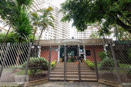 Apartamento para alugar com 169m², 3 quartos e 2 vagasFachada