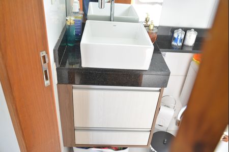 Apartamento à venda com 74m², 2 quartos e 1 vagaBanheiro Social