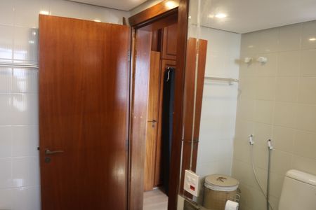 Apartamento à venda com 317m², 4 quartos e 3 vagasBanheiro da Suíte 3