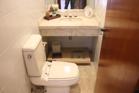 Apartamento à venda com 317m², 4 quartos e 3 vagasLavabo da sala