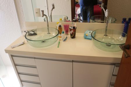 Apartamento à venda com 317m², 4 quartos e 3 vagasBanheiro da Suíte 1