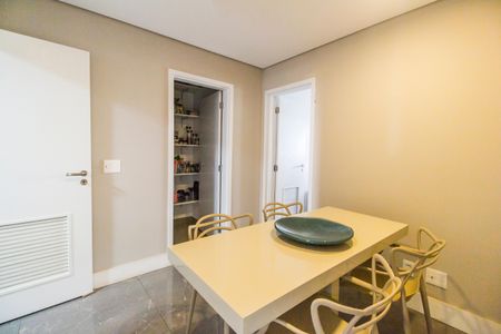 Apartamento à venda com 282m², 3 quartos e 5 vagasCopa