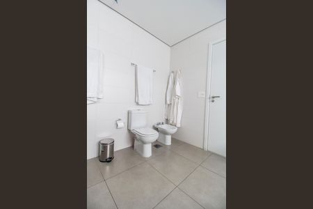 Apartamento à venda com 282m², 3 quartos e 5 vagasBanheiro da Suíte 1