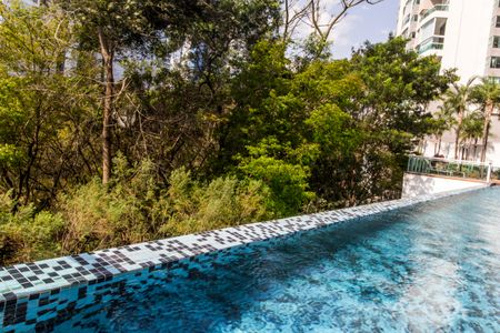 Apartamento à venda com 260m², 4 quartos e 4 vagasPiscina