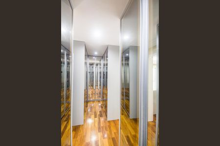 Apartamento à venda com 260m², 4 quartos e 4 vagasCloset da Suíte 1