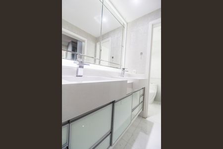 Apartamento à venda com 260m², 4 quartos e 4 vagasBanheiro da Suíte 1