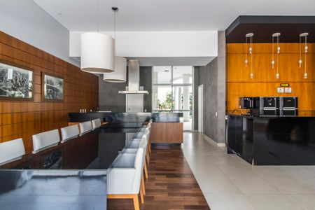 Apartamento à venda com 260m², 4 quartos e 4 vagasÁrea comum - Salão de festas