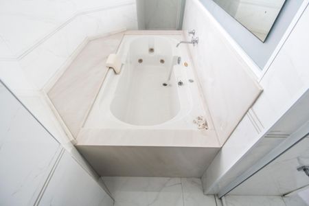 Apartamento à venda com 260m², 4 quartos e 4 vagasBanheiro da Suíte 1