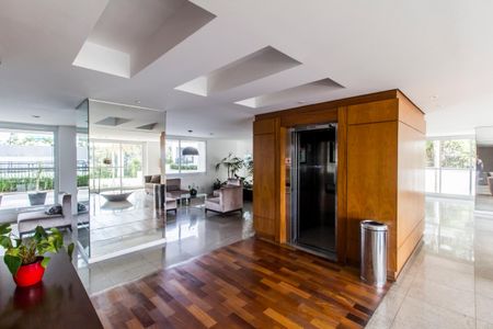 Apartamento à venda com 260m², 4 quartos e 4 vagasHall social