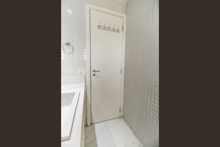 Apartamento à venda com 260m², 4 quartos e 4 vagasBanheiro da Suíte 2