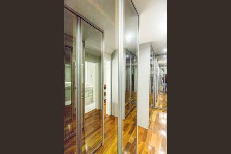 Apartamento à venda com 260m², 4 quartos e 4 vagasCloset da Suíte 1