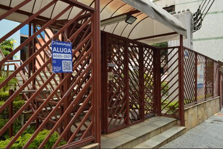 Studio para alugar com 25m², 1 quarto e 1 vagaFachada + Plaquinha