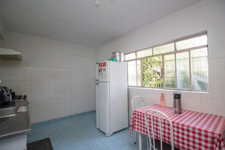 Casa à venda com 150m², 2 quartos e 3 vagas Casa à venda com 150m², 2 quartos e 3 vagasCozinha