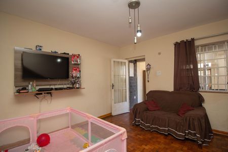 Casa à venda com 150m², 2 quartos e 3 vagas Casa à venda com 150m², 2 quartos e 3 vagasSala