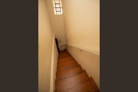 Casa à venda com 150m², 2 quartos e 3 vagas Casa à venda com 150m², 2 quartos e 3 vagasEscada