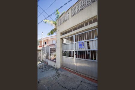 Casa à venda com 150m², 2 quartos e 3 vagas Casa à venda com 150m², 2 quartos e 3 vagasFachada e Placa