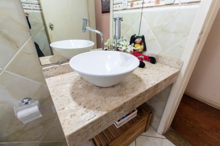 Casa à venda com 250m², 4 quartos e 3 vagas Casa à venda com 250m², 4 quartos e 3 vagasBanheiro 2