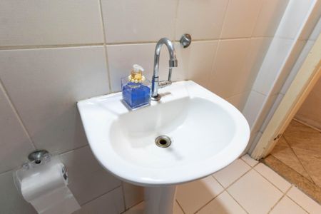 Casa à venda com 250m², 4 quartos e 3 vagas Casa à venda com 250m², 4 quartos e 3 vagasLavabo