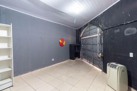 Casa à venda com 250m², 4 quartos e 3 vagas Casa à venda com 250m², 4 quartos e 3 vagasGaragem