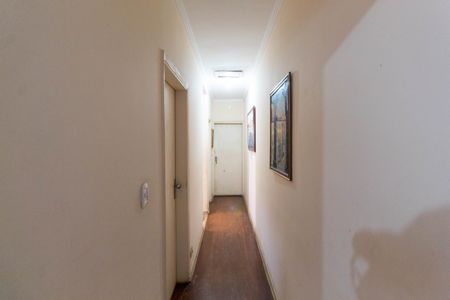 Casa à venda com 250m², 4 quartos e 3 vagas Casa à venda com 250m², 4 quartos e 3 vagasCorredor