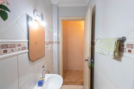 Casa à venda com 250m², 4 quartos e 3 vagas Casa à venda com 250m², 4 quartos e 3 vagasLavabo