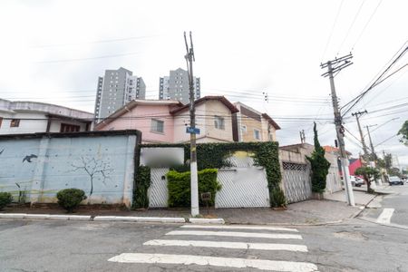 Casa à venda com 250m², 4 quartos e 3 vagas Casa à venda com 250m², 4 quartos e 3 vagasFachada