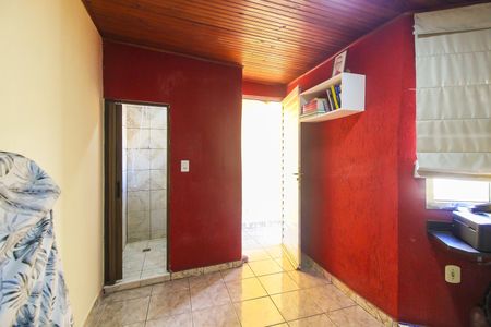 Casa à venda com 100m², 4 quartos e 2 vagasSuíte